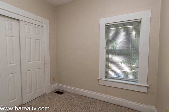 Building Photo - 1080 Mt Pleasant Ave