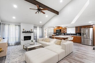 Building Photo - 14039 Utopia Dr