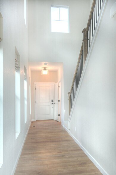 Building Photo - 7011 Knapp Dr