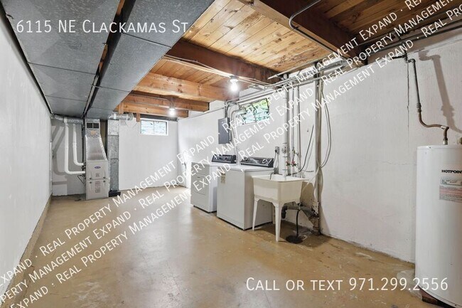 Building Photo - 6115 NE Clackamas St