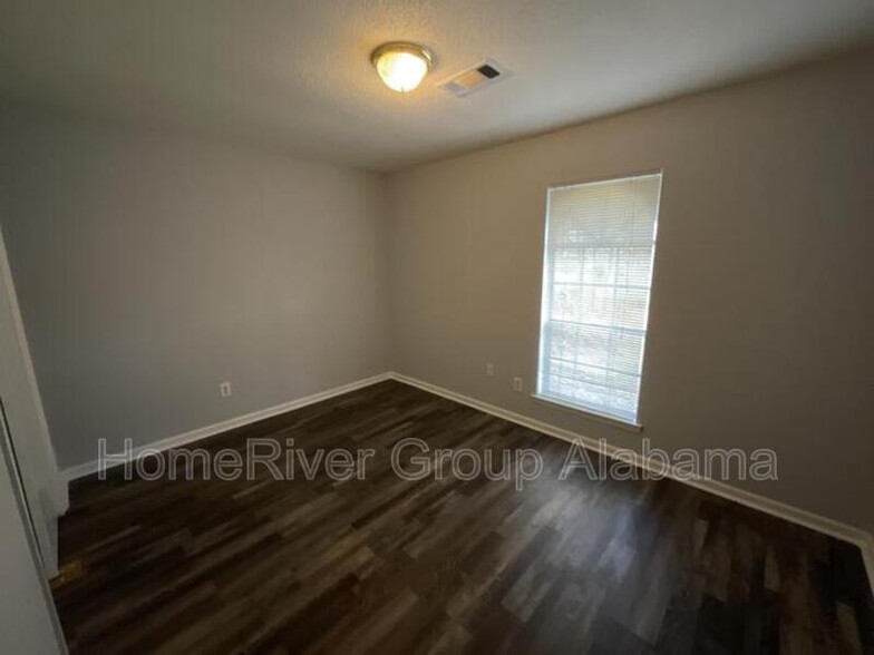 Building Photo - 613 Durward Dr