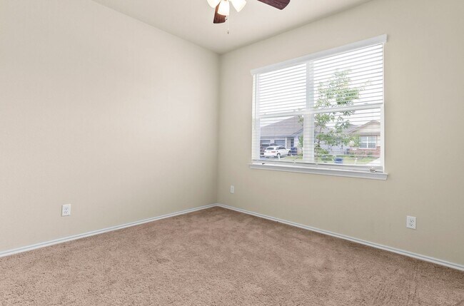 Building Photo - 343 Green Valley Dr