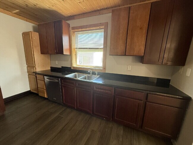 Building Photo - 821 Broadway