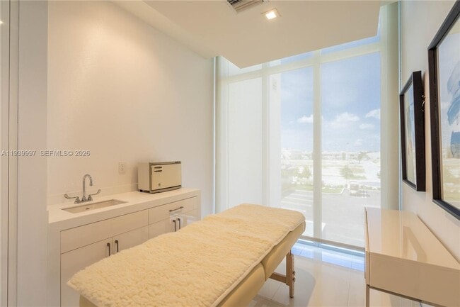 Building Photo - 6410 NW 105th Pl