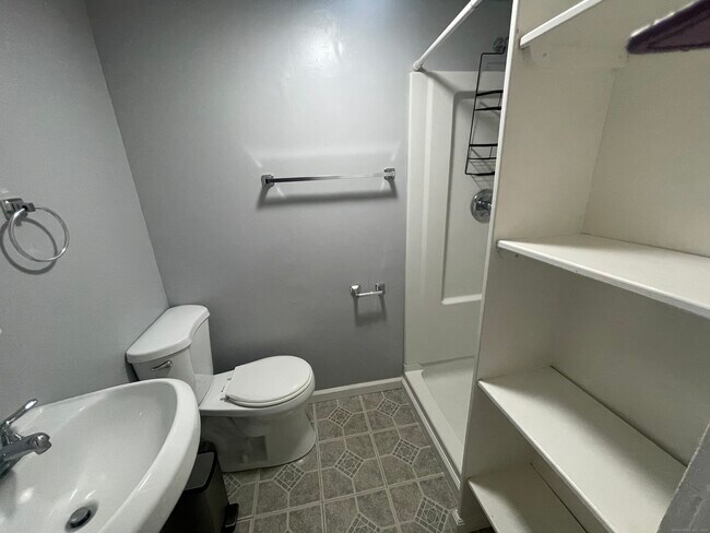 Building Photo - 42 Fisher Hill Rd