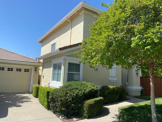 Building Photo - Bentley Square - Gated 3 Bdrm+office
