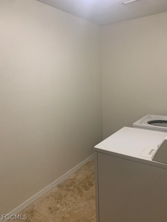 Building Photo - 600 Squire Cir