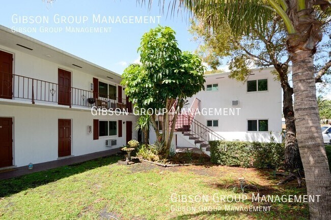 Building Photo - 806 NE 16th St