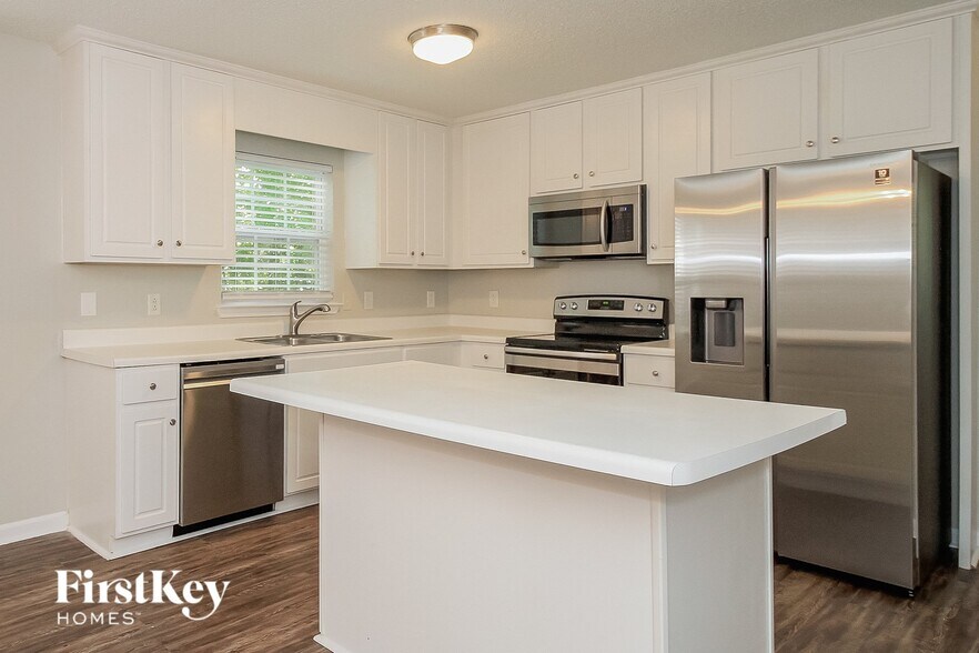 Building Photo - 944 Highland Glen Rd