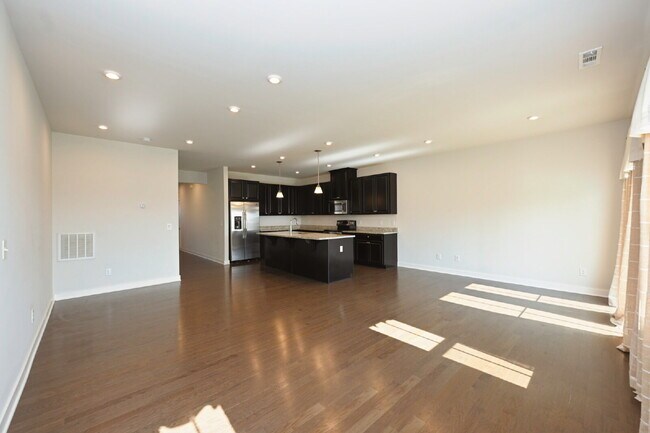 Building Photo - Rent to Own Option - Beautiful, like new 3BR/2.5BA townhouse in Goodlettsville