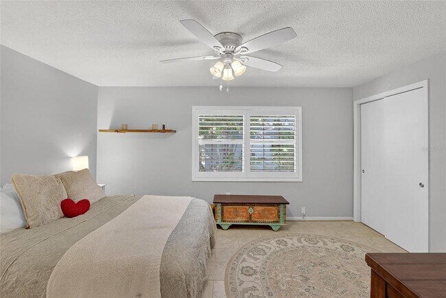 Building Photo - 650 Pinellas Point Dr S