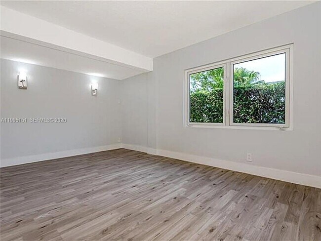 Building Photo - 5770 NE 18th Ave