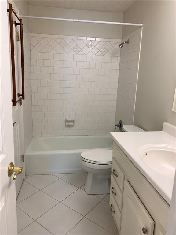 Building Photo - 4536 Woodlawn Lake Dr