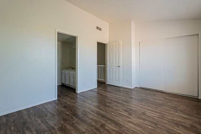 Building Photo - 5821 N 59th Dr