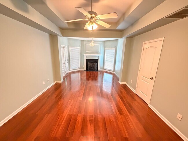 Building Photo - Charming 3-Bedroom Home In City Square!