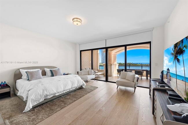 Building Photo - 7055 Fisher Island Dr