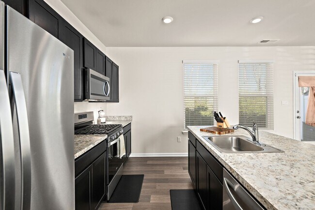 Building Photo - 121 Kennison Ln