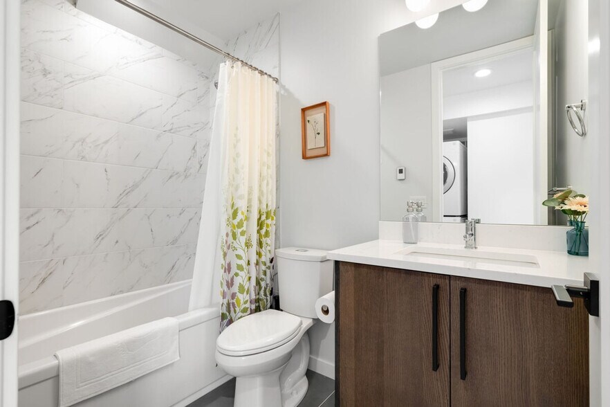 Building Photo - 5300 NE 67th St