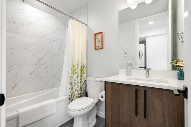 Building Photo - 5300 NE 67th St