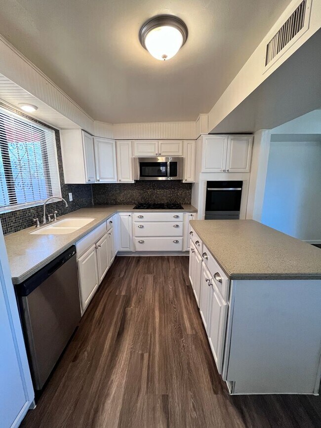 Building Photo - 7130 E 30th St