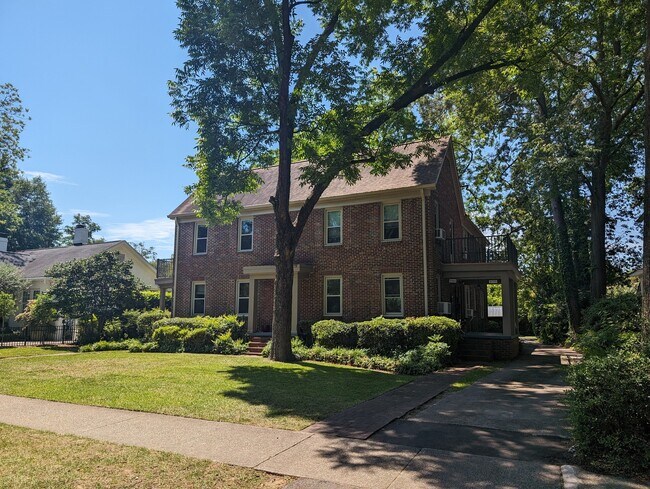 Building Photo - 2730 Blossom St