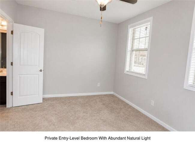Building Photo - 320 Beacons Pl