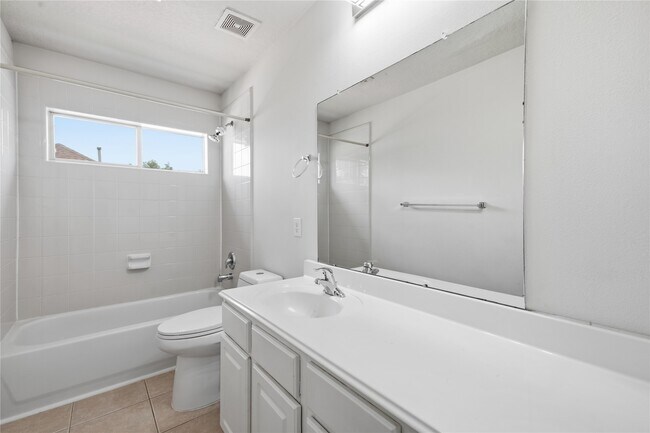 Building Photo - 6165 Darlington Ct