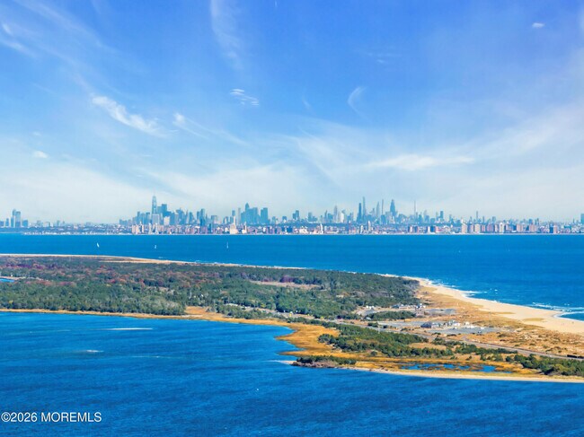 Building Photo - 132 Bay Ave