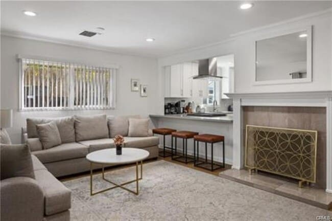 Building Photo - 22335 Kittridge St