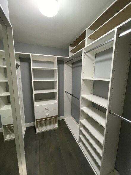 Building Photo - 901 10th St