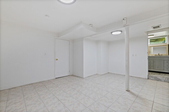 Building Photo - 67 Hicock Dr
