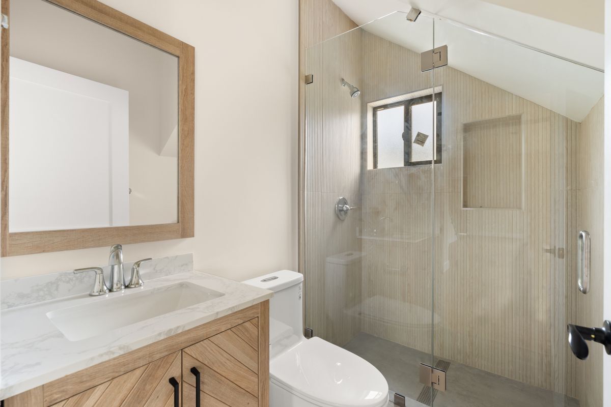 Building Photo - 5670 Lexington Ave