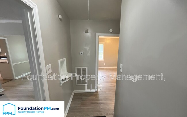 Building Photo - 1847 Driftwood Ave