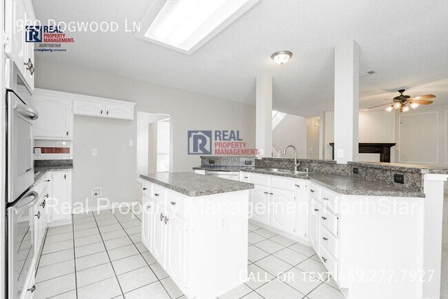 Building Photo - 920 Dogwood Ln