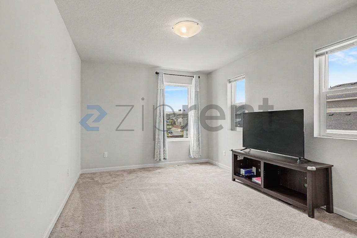 Building Photo - Unit