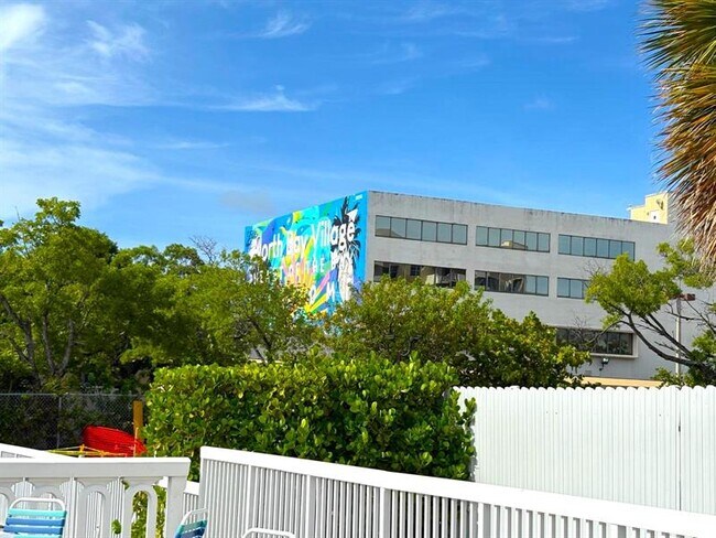 Building Photo - 1455 N Treasure Dr