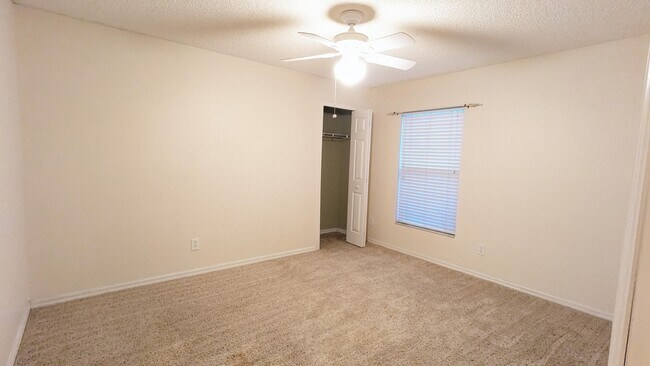 Building Photo - 2097 Deercroft Dr