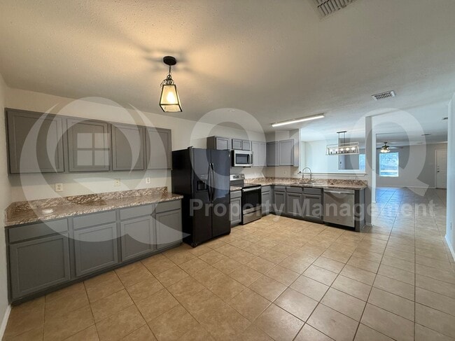 Building Photo - 4240 Hunters Creek Dr