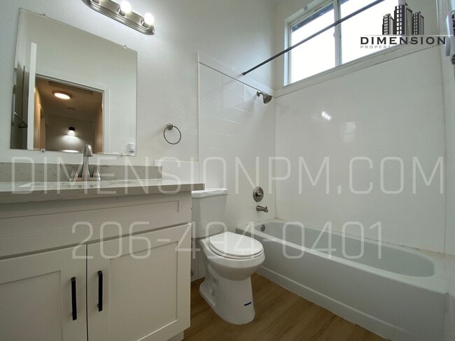 Building Photo - Stunning Renovated 2BR/1.5BA Duplex with A...