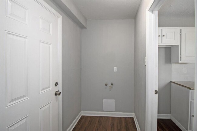 Building Photo - 7 Talisman Ct