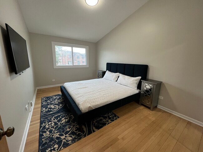 Building Photo - 725 Hibbard Rd