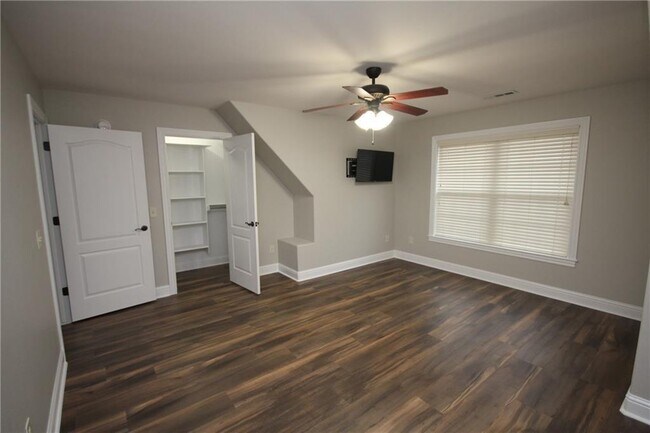 Building Photo - 610 Lyndal Ln