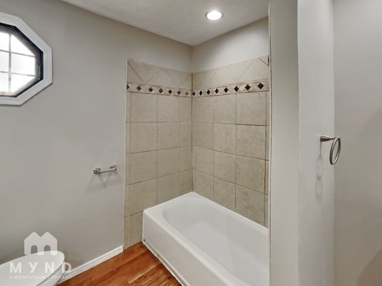 Building Photo - 830 Upwoods Dr