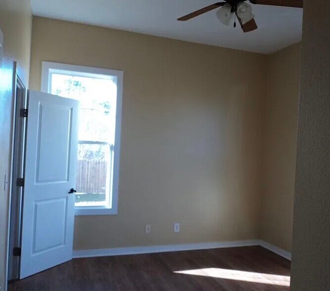 Bedroom - 1938 Flood St