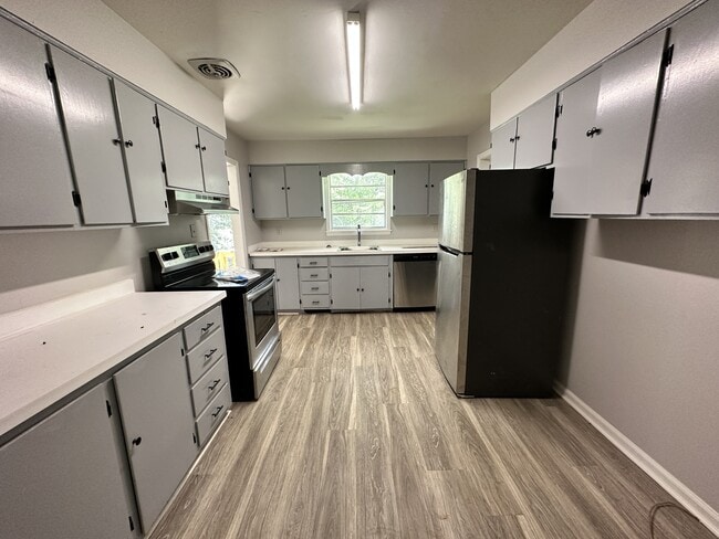 Building Photo - 1004 Riverbend Dr