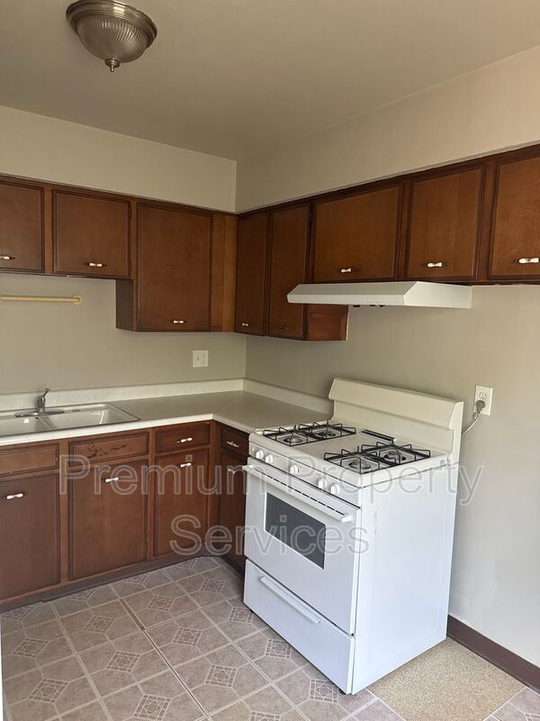 Building Photo - 3120 Prial Ave