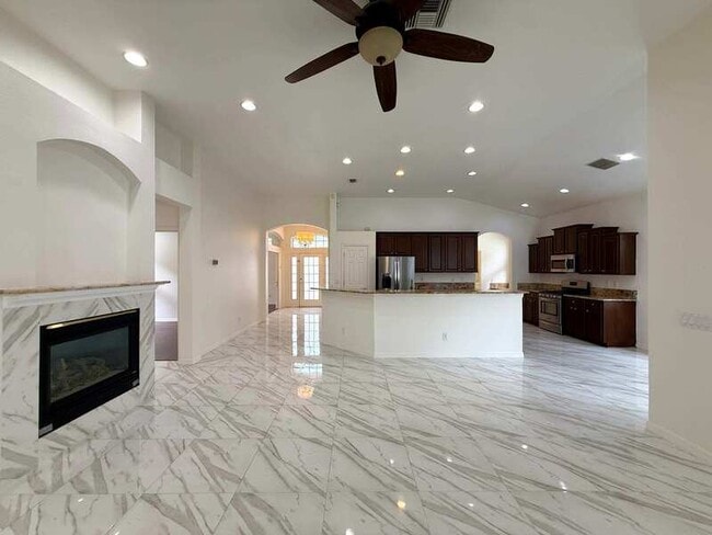 Building Photo - 9512 Greenpointe Dr