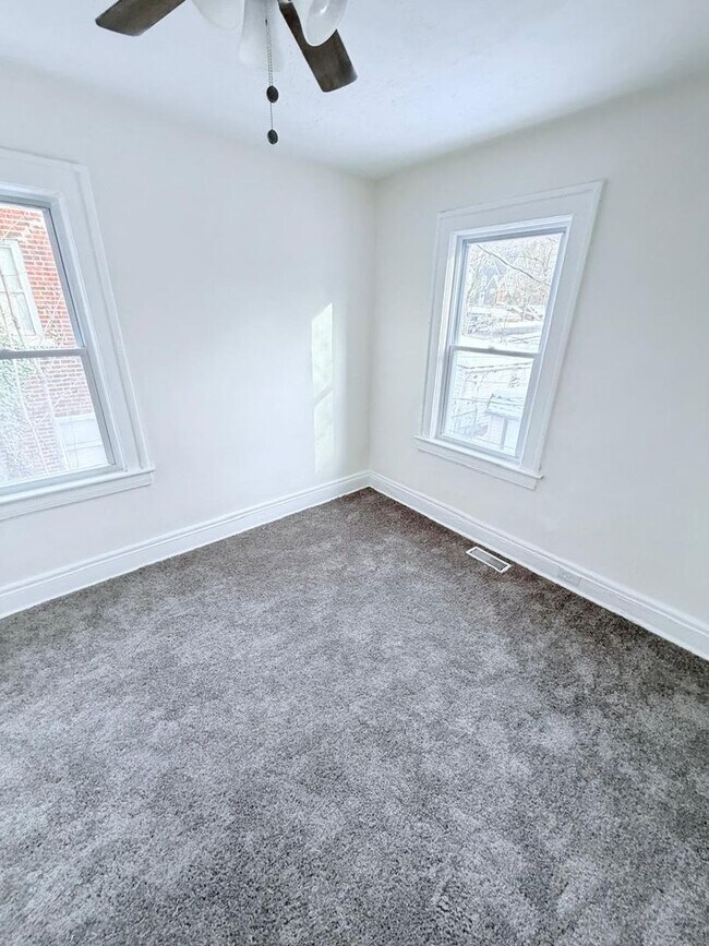 Building Photo - 3242-3242 Sycamore Rd