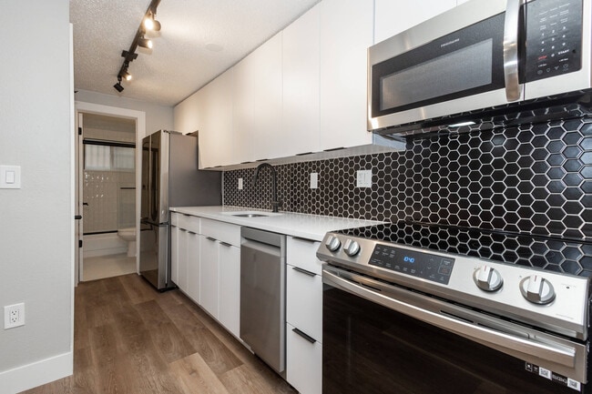 Interior Photo - 1341 Cook