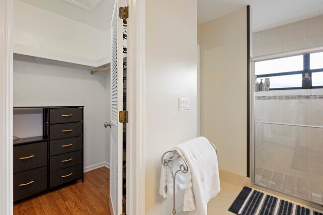 Building Photo - 756 Juniper Pl